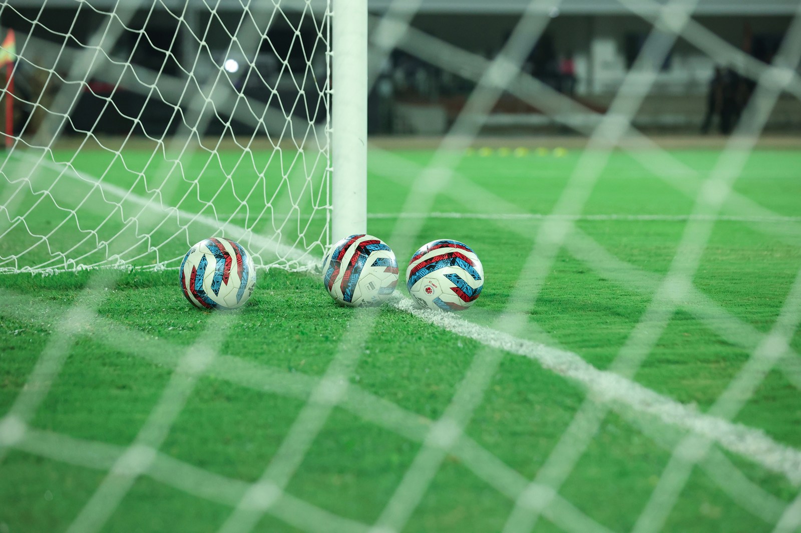 火箭半场63-50领先尼克斯，杜兰特18分领衔